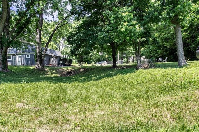 9251 Liggett Road, Kansas City, KS 66109