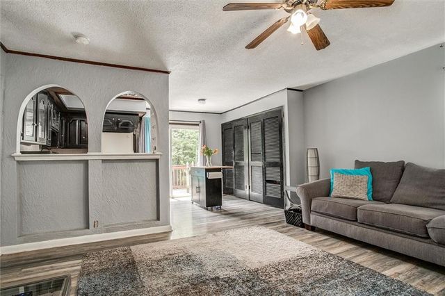 9251 Liggett Road, Kansas City, KS 66109