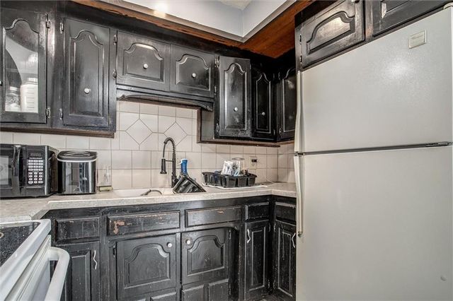 9251 Liggett Road, Kansas City, KS 66109