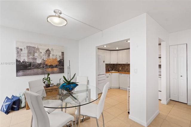 3675 N Country Club Dr 2201, Aventura, FL 33180