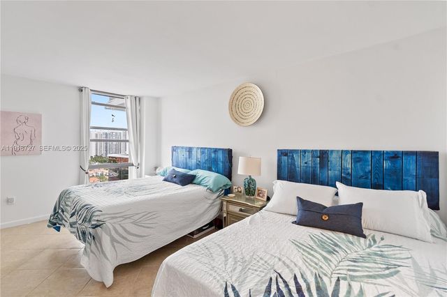 3675 N Country Club Dr 2201, Aventura, FL 33180