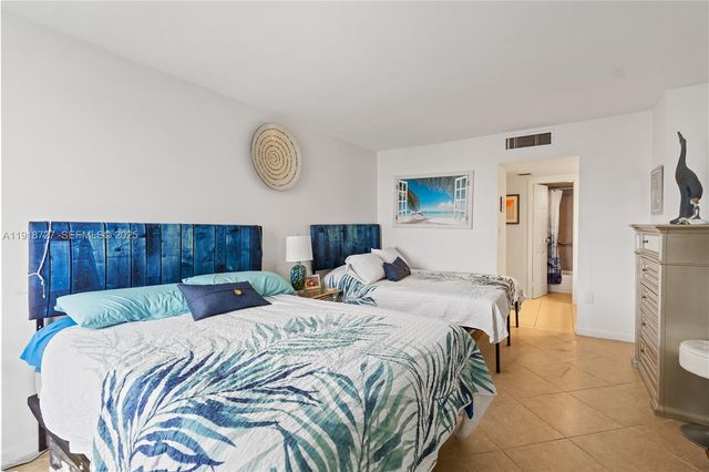 3675 N Country Club Dr 2201, Aventura, FL 33180