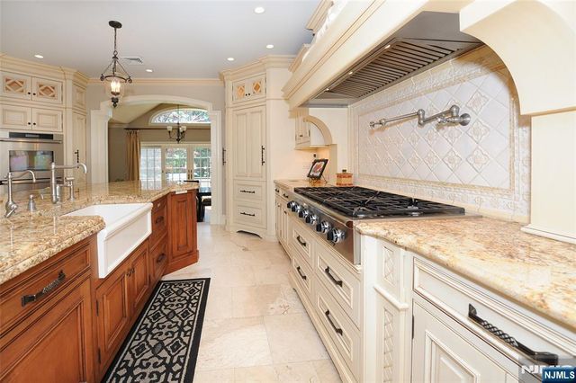 273 Joshua Lane, Wyckoff, NJ 07481