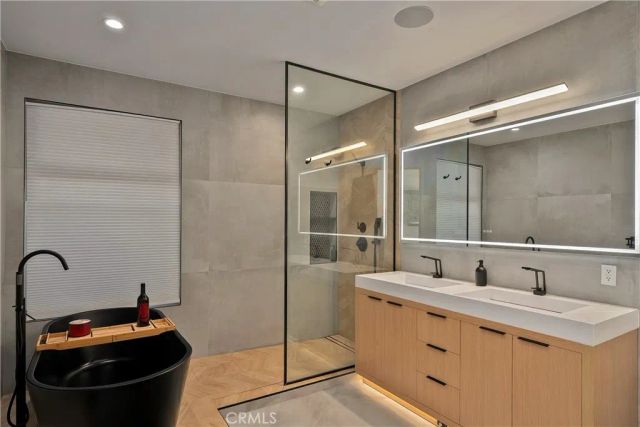 5715 Troost Avenue, North Hollywood, CA 91601