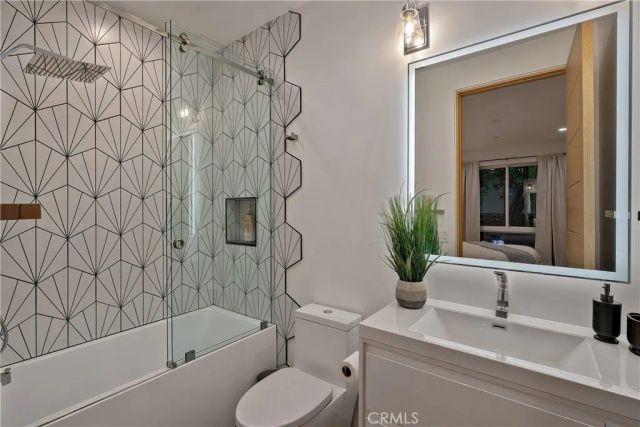 5715 Troost Avenue, North Hollywood, CA 91601