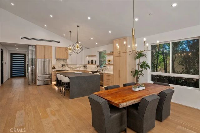 5715 Troost Avenue, North Hollywood, CA 91601