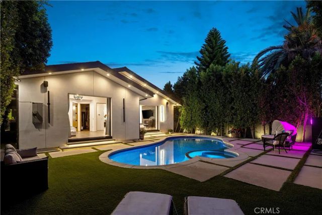 5715 Troost Avenue, North Hollywood, CA 91601