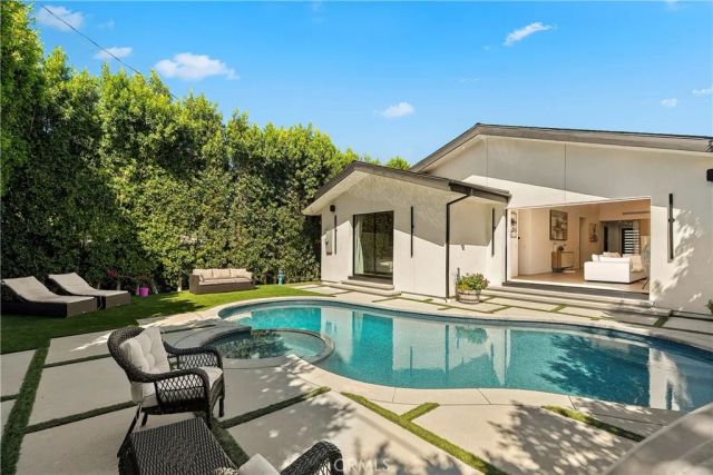 5715 Troost Avenue, North Hollywood, CA 91601