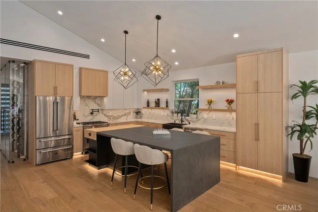 5715 Troost Avenue, North Hollywood, CA 91601