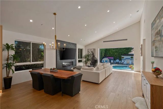5715 Troost Avenue, North Hollywood, CA 91601