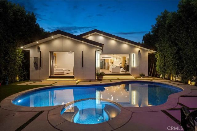 5715 Troost Avenue, North Hollywood, CA 91601