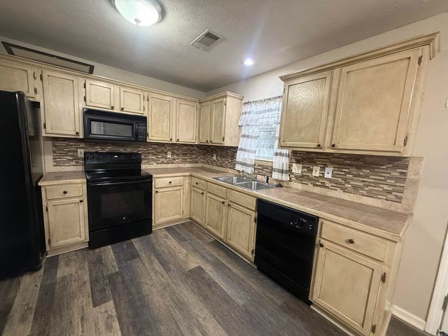 104 Donna Kay Drive, Greenbrier, AR 72058