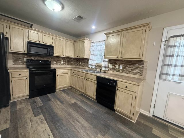 104 Donna Kay Drive, Greenbrier, AR 72058