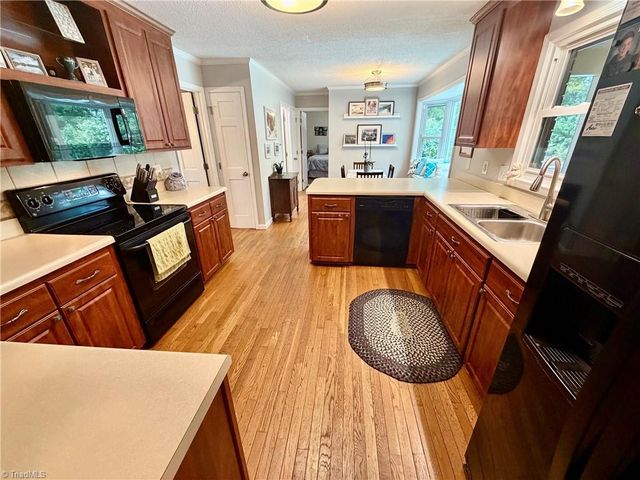 4400 Oak Hollow Drive, High Point, NC 27265