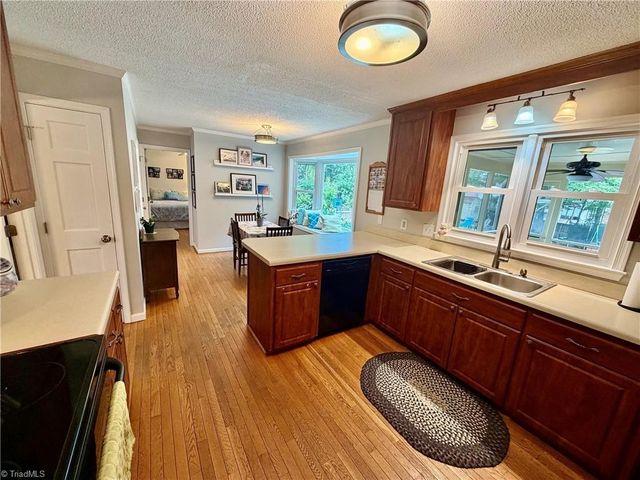 4400 Oak Hollow Drive, High Point, NC 27265