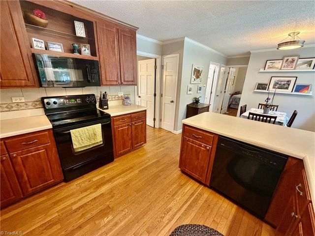 4400 Oak Hollow Drive, High Point, NC 27265