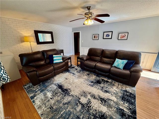 4400 Oak Hollow Drive, High Point, NC 27265