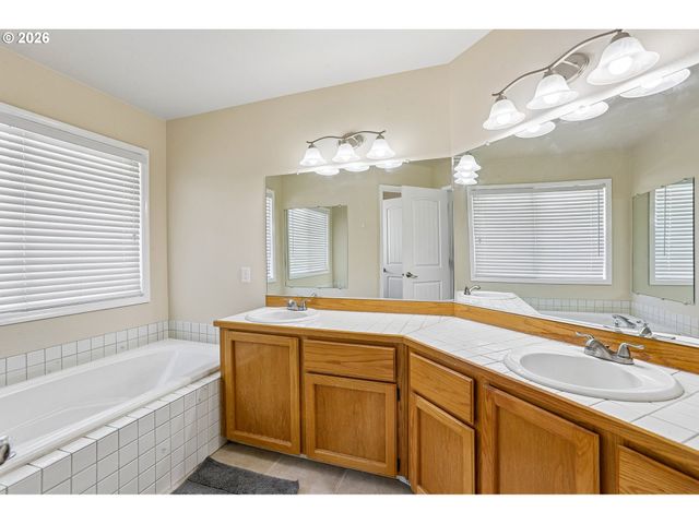 12487 Sw 134TH Ave, Portland, OR 97223