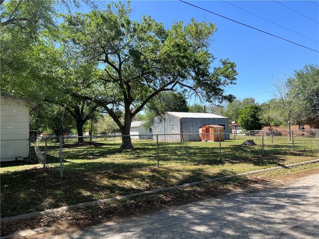 604 SW 9th St, Premont, TX 78375