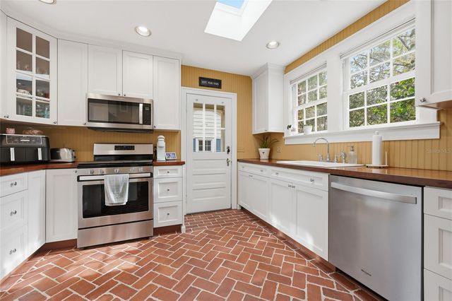 2150 NW 7TH LANE, Gainesville, FL 32603