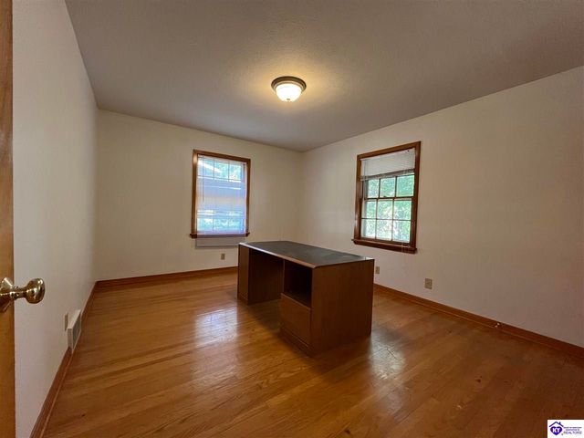 9203 Lakeridge Drive, Louisville, KY 40272