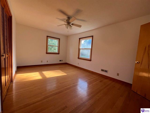 9203 Lakeridge Drive, Louisville, KY 40272