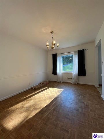 9203 Lakeridge Drive, Louisville, KY 40272