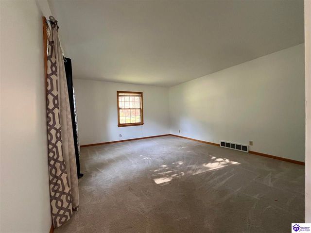 9203 Lakeridge Drive, Louisville, KY 40272