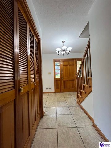 9203 Lakeridge Drive, Louisville, KY 40272