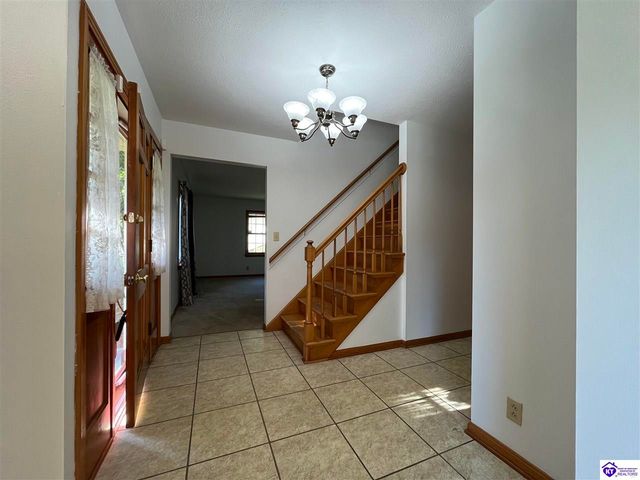 9203 Lakeridge Drive, Louisville, KY 40272