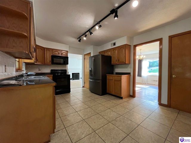 9203 Lakeridge Drive, Louisville, KY 40272