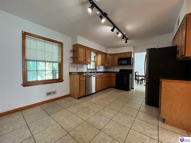 9203 Lakeridge Drive, Louisville, KY 40272