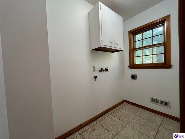 9203 Lakeridge Drive, Louisville, KY 40272