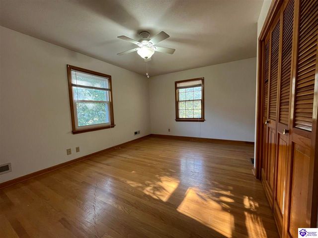 9203 Lakeridge Drive, Louisville, KY 40272