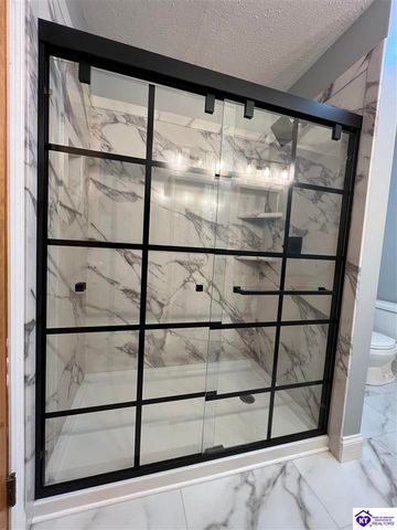 9203 Lakeridge Drive, Louisville, KY 40272