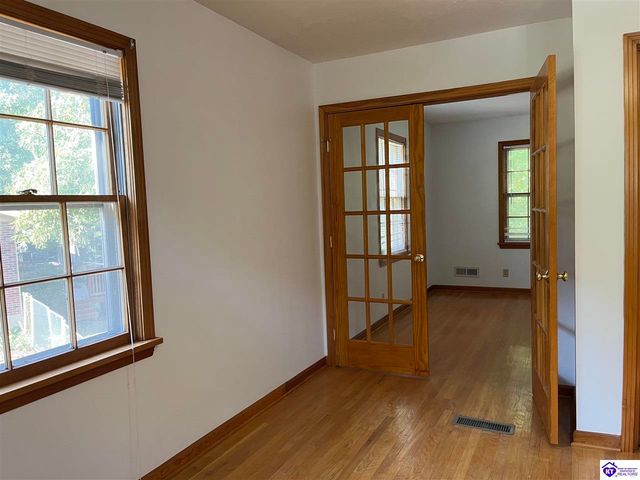 9203 Lakeridge Drive, Louisville, KY 40272