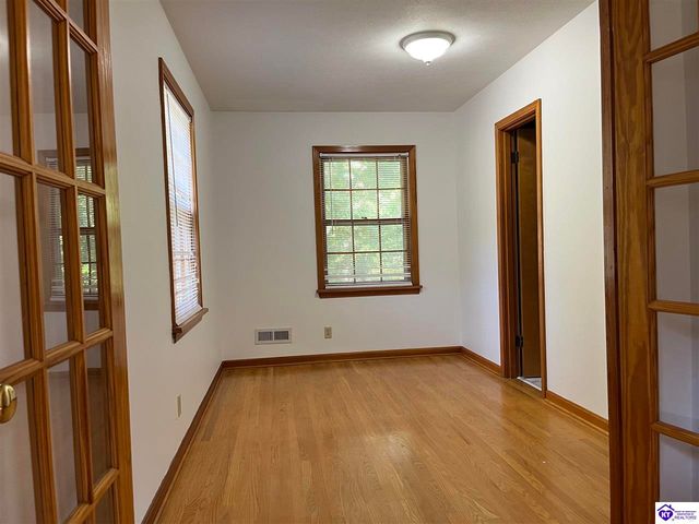 9203 Lakeridge Drive, Louisville, KY 40272