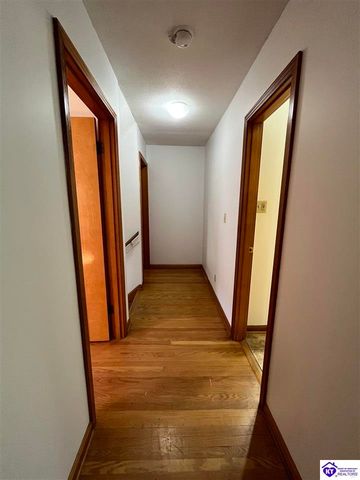 9203 Lakeridge Drive, Louisville, KY 40272