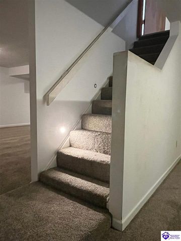 9203 Lakeridge Drive, Louisville, KY 40272