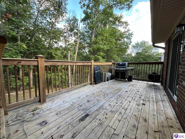 9203 Lakeridge Drive, Louisville, KY 40272