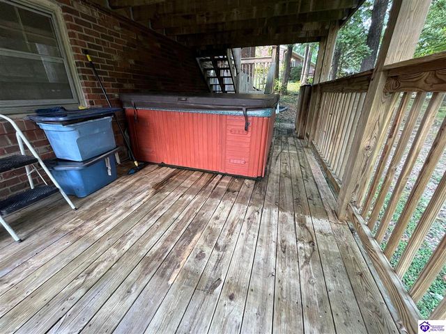 9203 Lakeridge Drive, Louisville, KY 40272