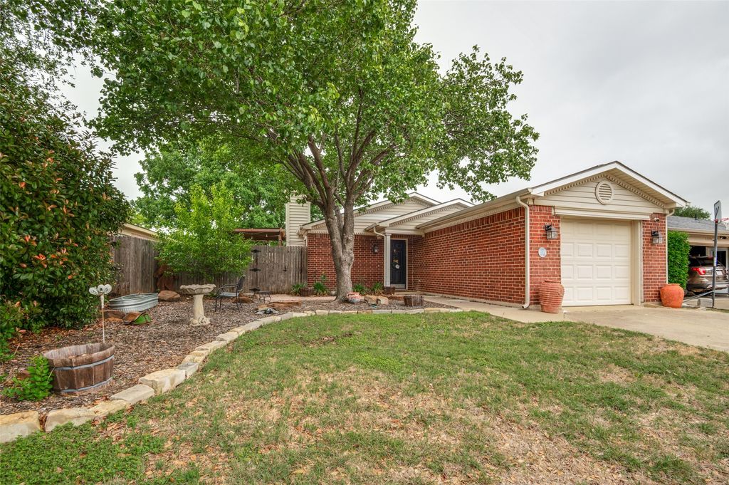5624 Northfield Drive, Fort Worth, TX 76179