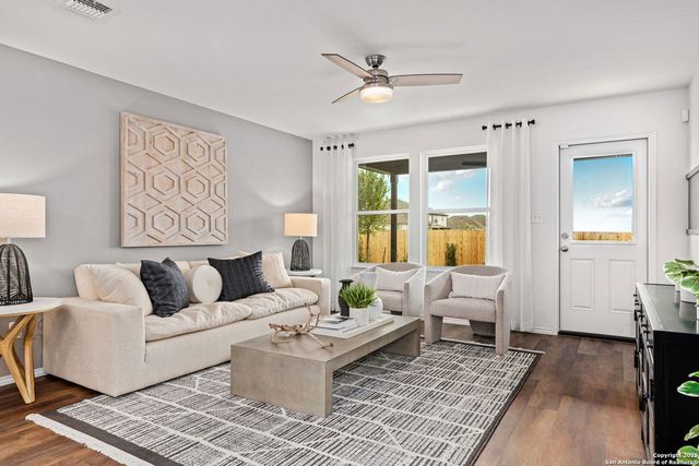 926 Bluegrass Pt, New Braunfels, TX 78130