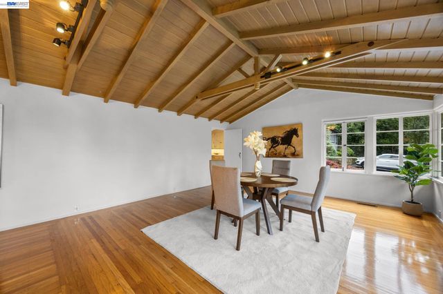 2976 Joaquin Miller Rd, Oakland, CA 94602