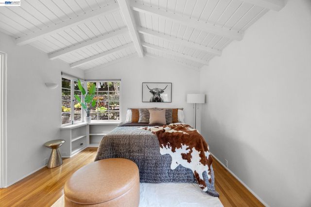 2976 Joaquin Miller Rd, Oakland, CA 94602