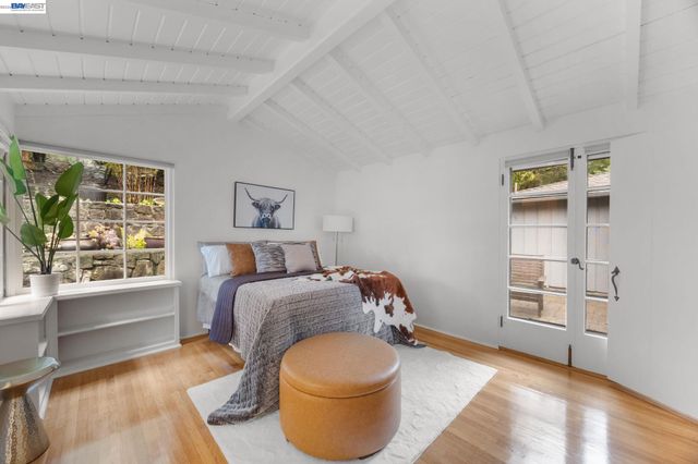 2976 Joaquin Miller Rd, Oakland, CA 94602