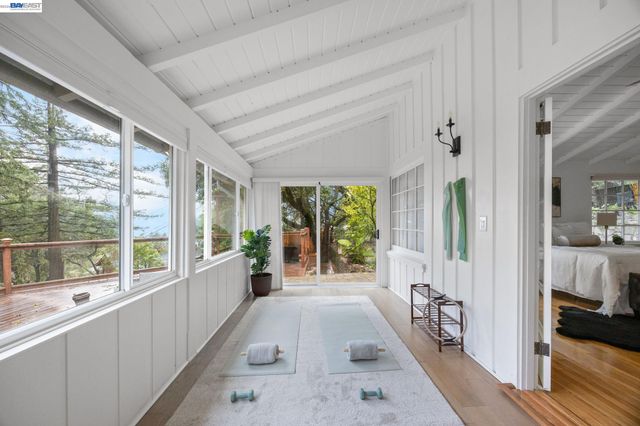 2976 Joaquin Miller Rd, Oakland, CA 94602