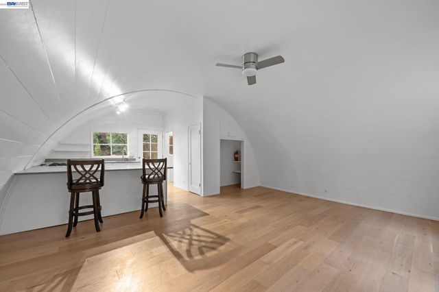 2976 Joaquin Miller Rd, Oakland, CA 94602