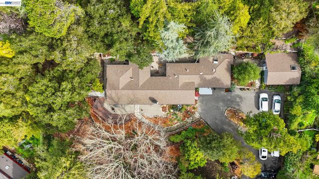 2976 Joaquin Miller Rd, Oakland, CA 94602