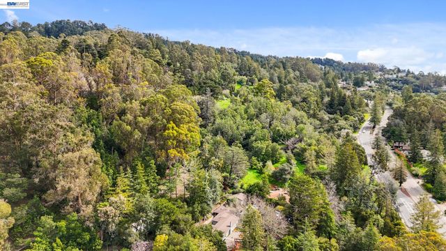 2976 Joaquin Miller Rd, Oakland, CA 94602
